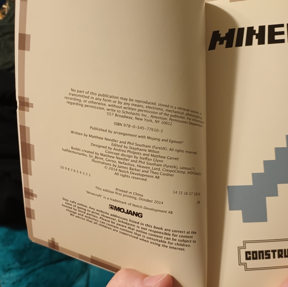 Minecraft Construction Handbook - Picture 3 of 4